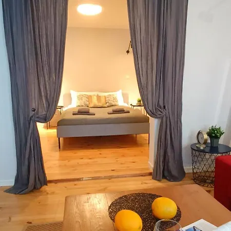 Two Bedroom Charismatic In The Old Town Апартаменты