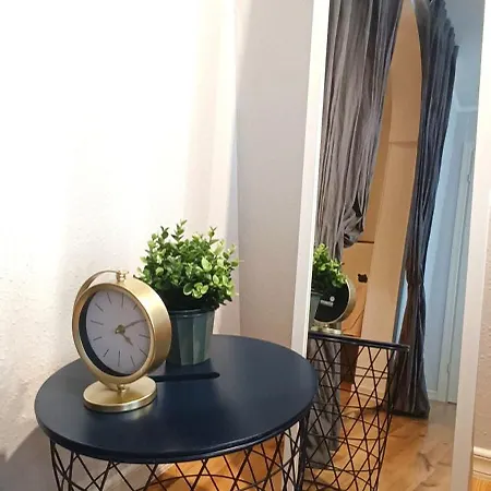 Two Bedroom Charismatic In The Old Town Апартаменты