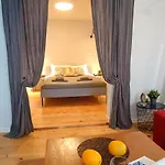 Two Bedroom Charismatic In The Old Town شقة