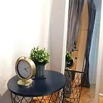 Two Bedroom Charismatic In The Old Town شقة